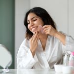 Nettoyage en profondeur: les bienfaits de l’éponge de konjac pour le visage